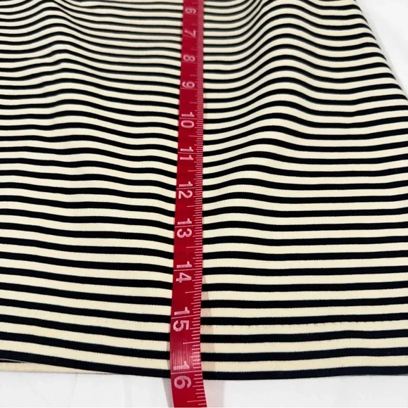 Everlane Dream Mini Skirt. Size XS Work Lifestyle. Casual Wear. - Picture 4 of 6